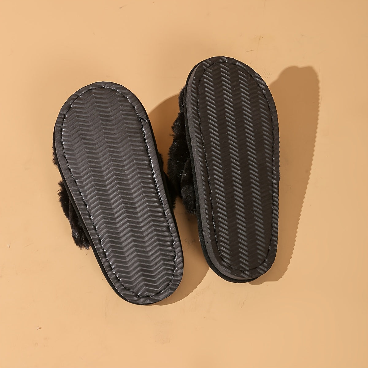 Ayollar uchun mo'ljallangan mo'rt va qulay Cross Slipper, ko'p rangli, yumshoq mato ichki poyabzal