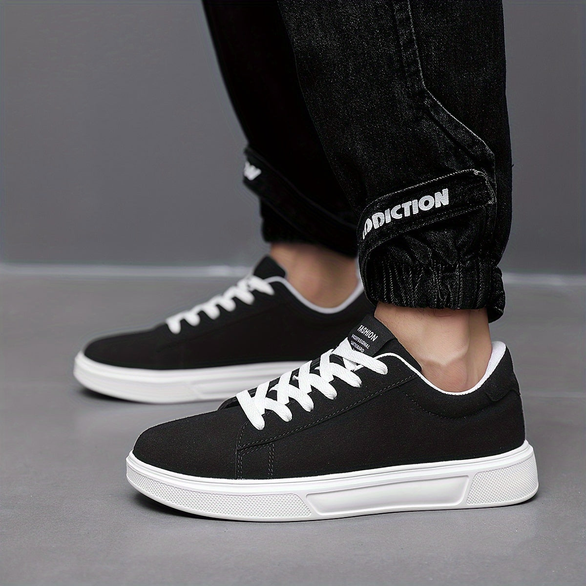 Men's Low Top Lace Up Skate Shoes Non Slip Durable Casual Sneakers for Outdoor Activities