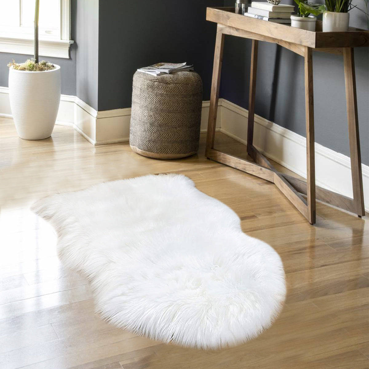 White Plush Faux Fur Rug Soft Washable Fuzzy Shag Area Rug for Living Room Bedroom Nursery