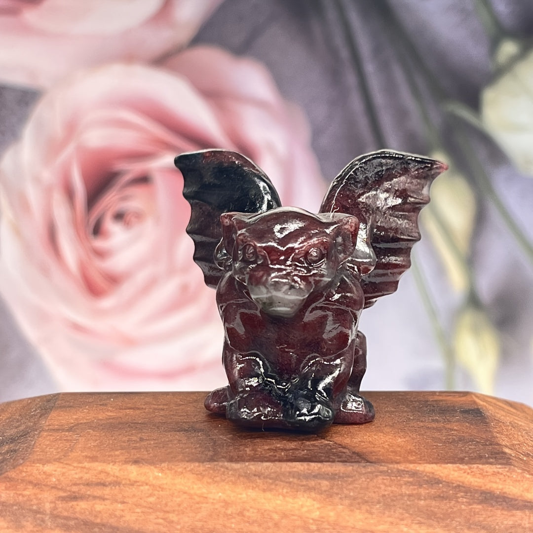 Uy bezaklari va ofis stol aksessuarlari uchun tabiiy kristall gargoyle haykali